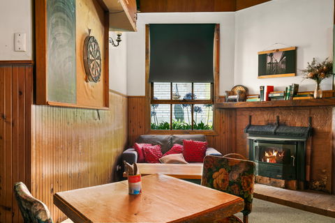 Archies Couch - Accommodation Port Hedland 2