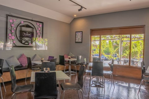 Breakout Brasserie Cafe - Accommodation Port Hedland 2