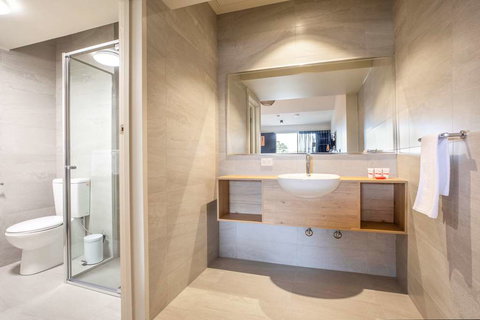 Nightcap at Manhattan Hotel - Accommodation Port Hedland 0