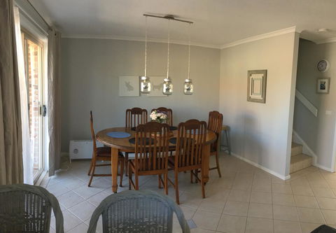 Finches Canberra - Accommodation Port Hedland 19
