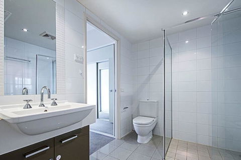 Spacious 1BR Stylish New Acton Apartment +Parking - Accommodation Port Hedland 9