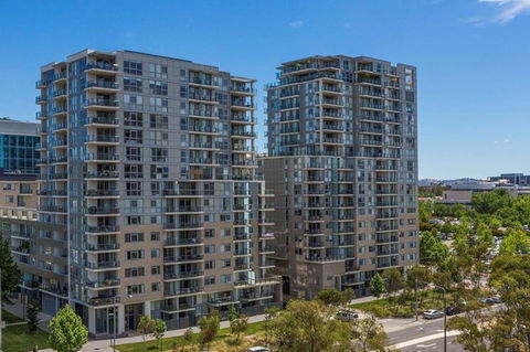 Spacious 1BR Stylish New Acton Apartment +Parking - Accommodation Port Hedland 12