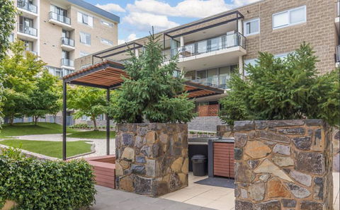 Spacious 1BR Stylish New Acton Apartment +Parking - Accommodation Port Hedland 1