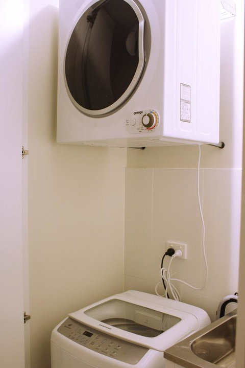 Stylish, Modern, Cute As A Button - Braddon CBD - Accommodation Port Hedland 7