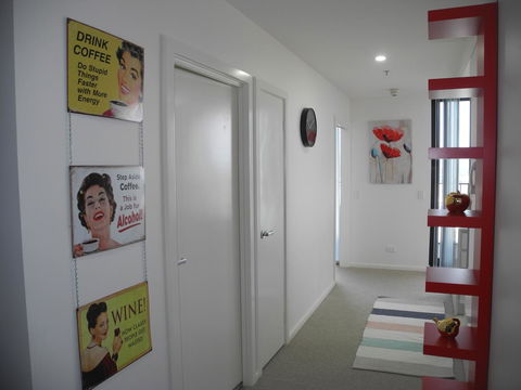 3BR Executive Apartment With Lake And Mountain Views - Accommodation Port Hedland 5