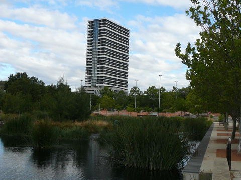 3BR Executive Apartment With Lake And Mountain Views - Accommodation Port Hedland 6