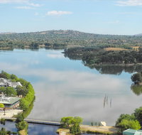 3BR Executive Apartment with Lake and Mountain views - Accommodation Port Hedland