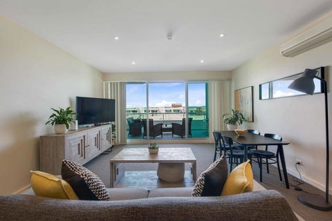 Port Adelaide Executive Waterfront Apartment - Accommodation Port Hedland 21
