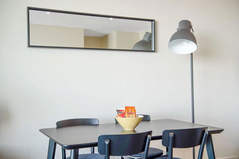 Port Adelaide Executive Waterfront Apartment - Accommodation Port Hedland 12