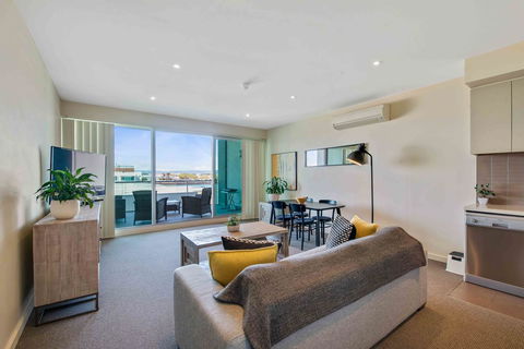 Port Adelaide Executive Waterfront Apartment - Accommodation Port Hedland 1
