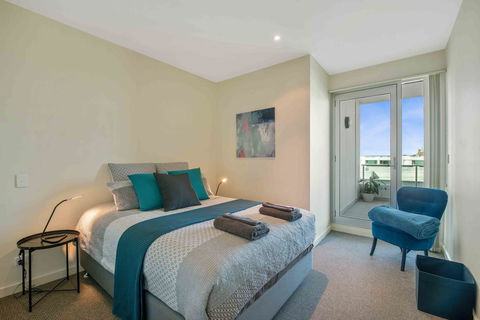 Port Adelaide Executive Waterfront Apartment - Accommodation Port Hedland 2