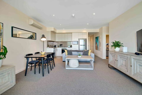 Port Adelaide Executive Waterfront Apartment - Accommodation Port Hedland 16