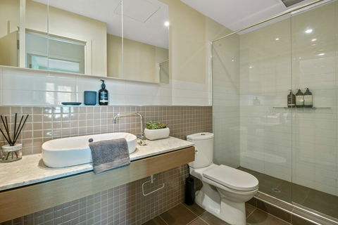 Port Adelaide Executive Waterfront Apartment - Accommodation Port Hedland 4