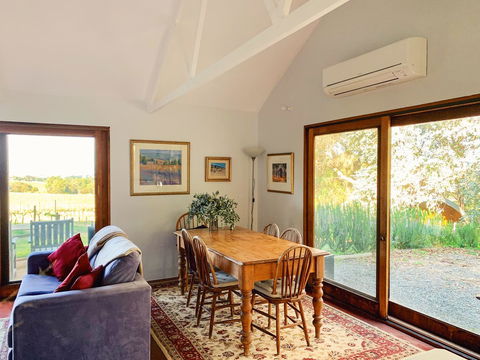 Lost In The Vines - Accommodation Port Hedland 6