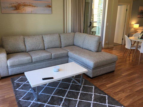 Beachside Luxury Apartments One & Two Bedroom In Beachfront Oaks Pier Building - Accommodation Port Hedland 20