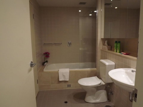 Beachside Luxury Apartments One & Two Bedroom In Beachfront Oaks Pier Building - Accommodation Port Hedland 1