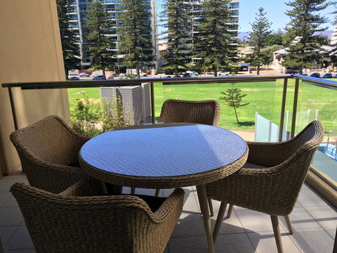 Beachside Luxury Apartments One & Two Bedroom In Beachfront Oaks Pier Building - Accommodation Port Hedland 25