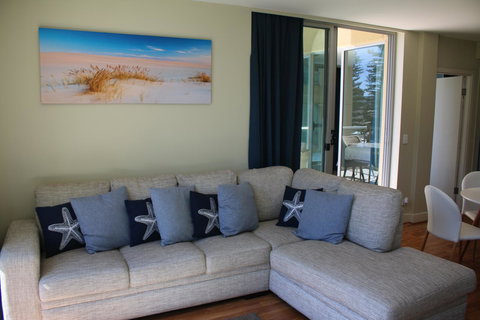 Beachside Luxury Apartments One & Two Bedroom In Beachfront Oaks Pier Building - Accommodation Port Hedland 11
