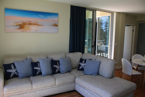 Beachside Luxury Apartments One & Two Bedroom In Beachfront Oaks Pier Building - Accommodation Port Hedland 12
