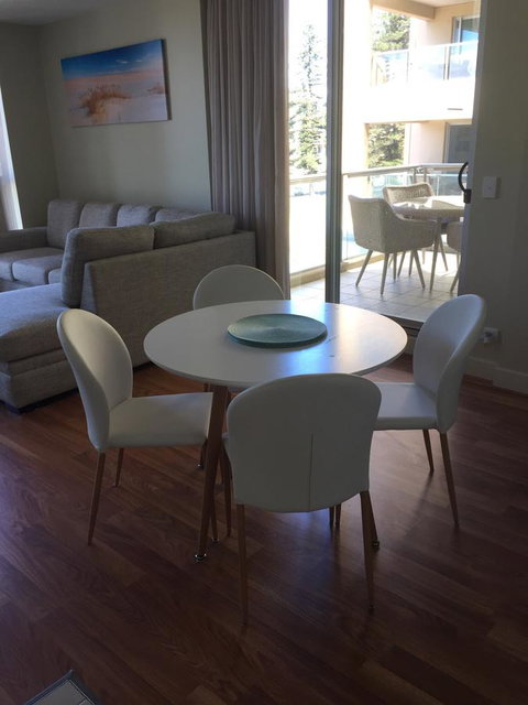 Beachside Luxury Apartments One & Two Bedroom In Beachfront Oaks Pier Building - Accommodation Port Hedland 18