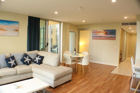 Beachside Luxury Apartments One & Two Bedroom In Beachfront Oaks Pier Building - Accommodation Port Hedland 5