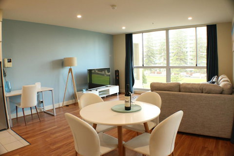 Beachside Luxury Apartments One & Two Bedroom In Beachfront Oaks Pier Building - Accommodation Port Hedland 0