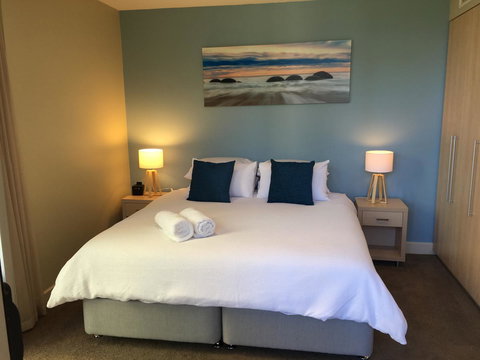 Beachside Luxury Apartments One & Two Bedroom In Beachfront Oaks Pier Building - Accommodation Port Hedland 22