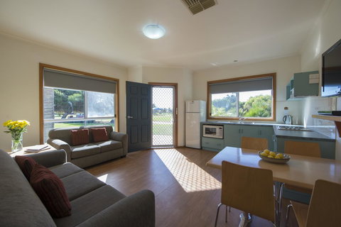 The Retreat West Beach Parks - Accommodation Port Hedland 23