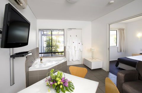 Majestic Oasis Apartments - Accommodation Port Hedland 14