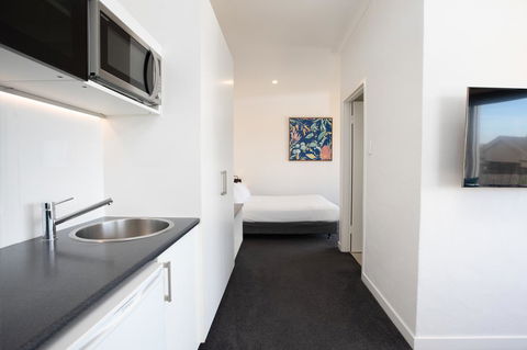 Bay 10 - Suites And Apartments - Accommodation Port Hedland 1