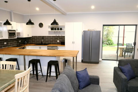 The Purple Door On Seaview - Accommodation Port Hedland 4