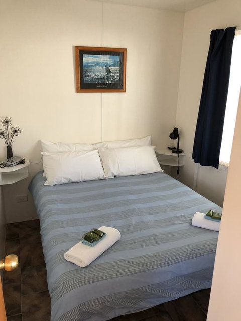 Rocks Retreat Cabin - Dolphin - Accommodation Port Hedland 5