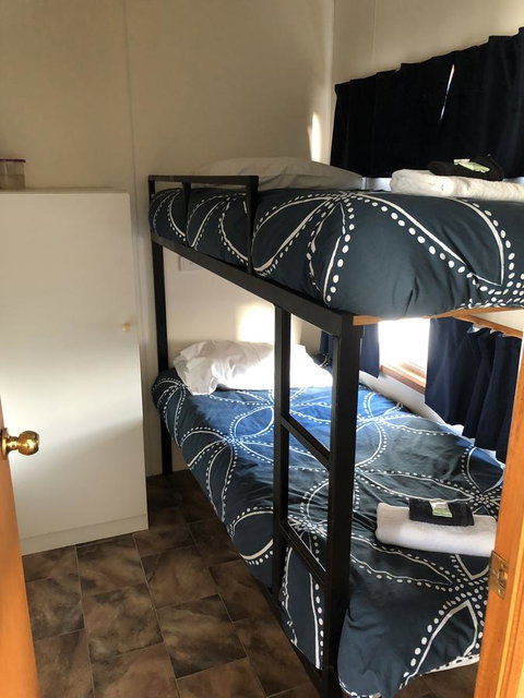 Rocks Retreat Cabin - Dolphin - Accommodation Port Hedland 3