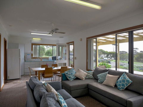 Emu Bay Holiday Homes - Accommodation Port Hedland 7