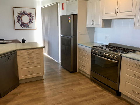 Emu Bay Holiday Homes - Accommodation Port Hedland 29