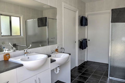Emu Bay Holiday Homes - Accommodation Port Hedland 14
