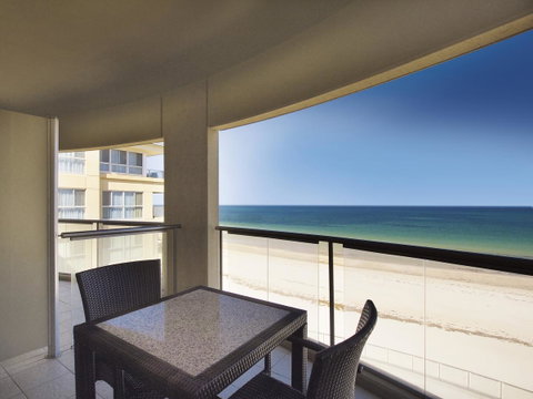 Oaks Glenelg Plaza Pier Suites - Accommodation Port Hedland 4