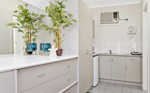 Glenelg Oasis Studios - Accommodation Port Hedland 7
