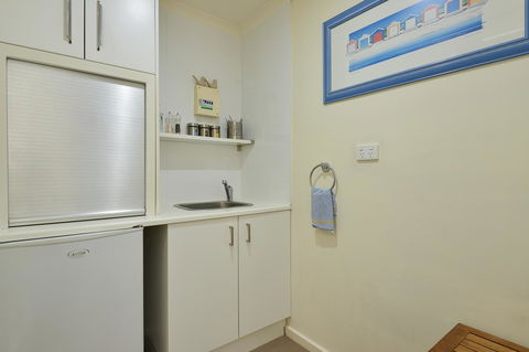 Wintergarden Beach Cabin - Accommodation Port Hedland 8