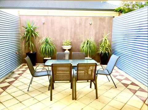 Superb Townhouse In North Adelaide - Accommodation Port Hedland 10