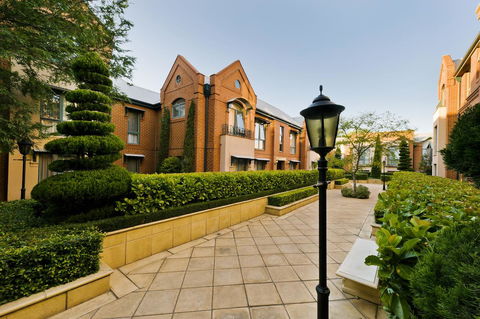 Majestic Old Lion Apartments - Accommodation Port Hedland 0