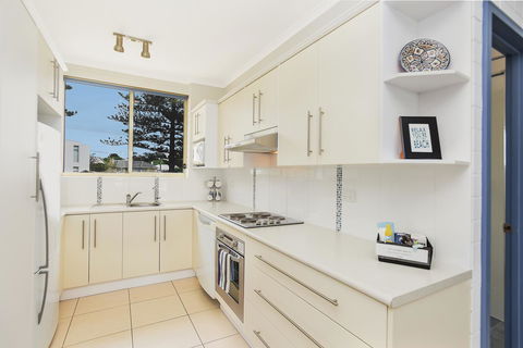 The Dolphins Beachfront Apartments - Accommodation Port Hedland 12