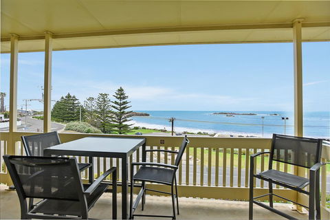 The Dolphins Beachfront Apartments - Accommodation Port Hedland 9