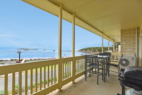 The Dolphins Beachfront Apartments - Accommodation Port Hedland 10