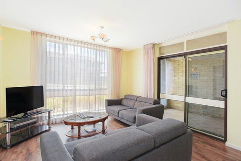 The Dolphins Beachfront Apartments - Accommodation Port Hedland 5