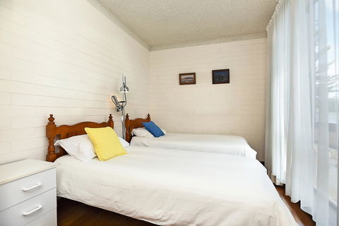 The Dolphins Beachfront Apartments - Accommodation Port Hedland 8