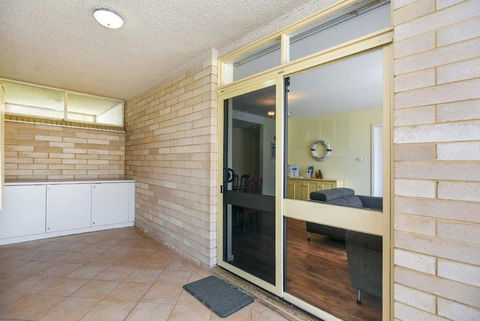 The Dolphins Beachfront Apartments - Accommodation Port Hedland 3