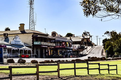 Commercial Hotel Morgan - Accommodation Port Hedland 1