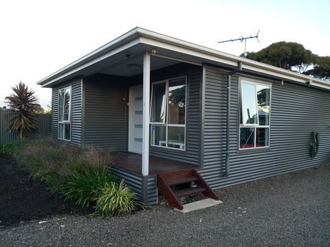 Home On Torrens - Accommodation Port Hedland 5