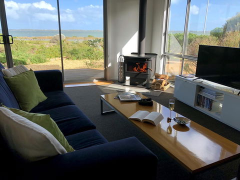 Coorong Waterfront Retreat - Accommodation Port Hedland 8